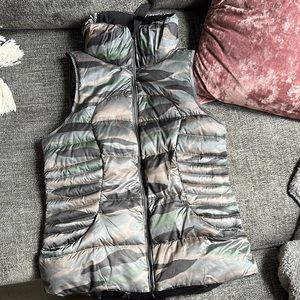 Lululemon Down vest size 8 EUC